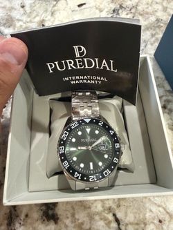 Pure dial quartz watch