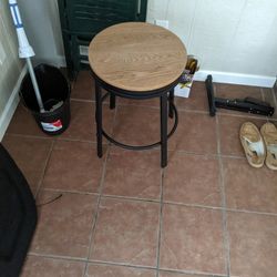 2 Bar Stools 