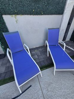 Poolside Chaise Lounge Chairs