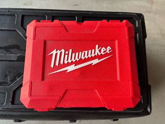 Milwaukee 18V drill