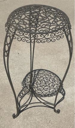 Plant stand / Vintage style Cast iron / Scroll work design / Black