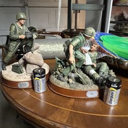 Gijoe  Statues     