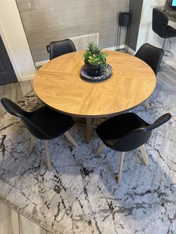 47” Round Dining Room Set/4chairs