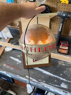 Vintage 1960's Schlitz Rotating Motion Globe Lighted Beer Sign.