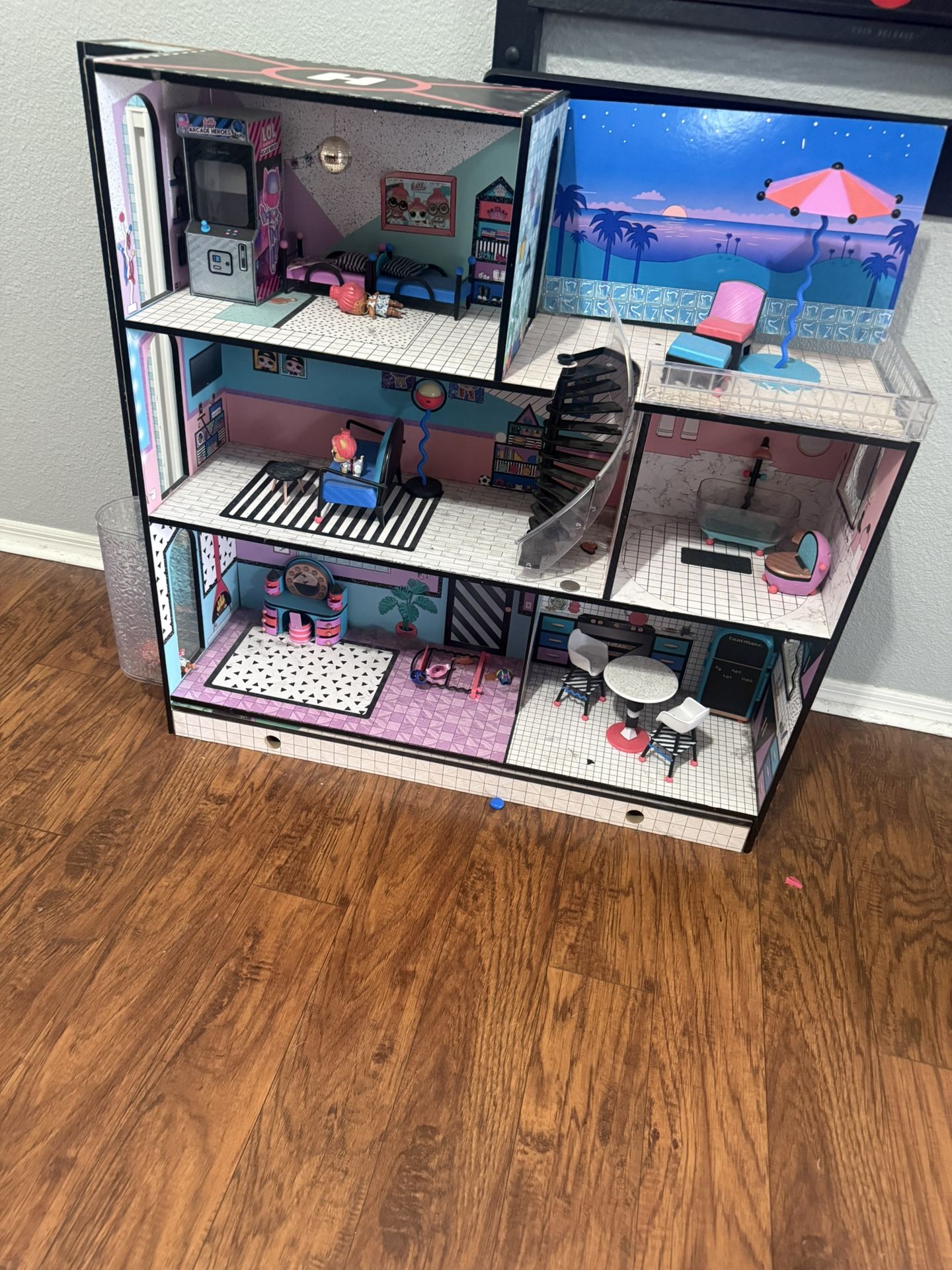 Free Dollhouse