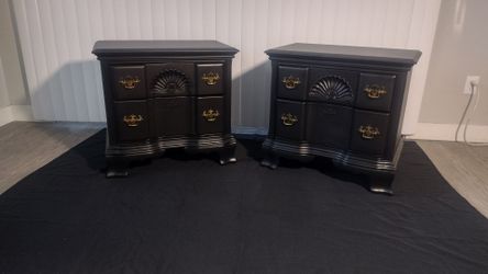 2 Nightstands
