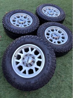 Chevy 2500 y 350 dodge ram2500  wheeks wheels tims rims rims rims and tires rims  and 3500