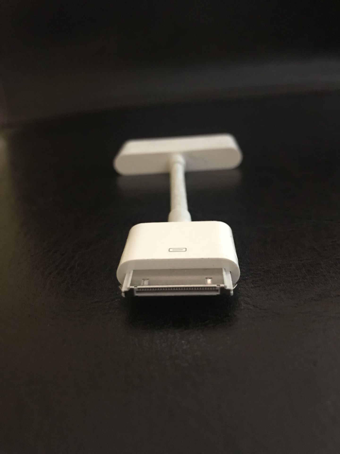Apple Digital AV Adapter (30pin Dock Connector to HDMI With Charging Port)