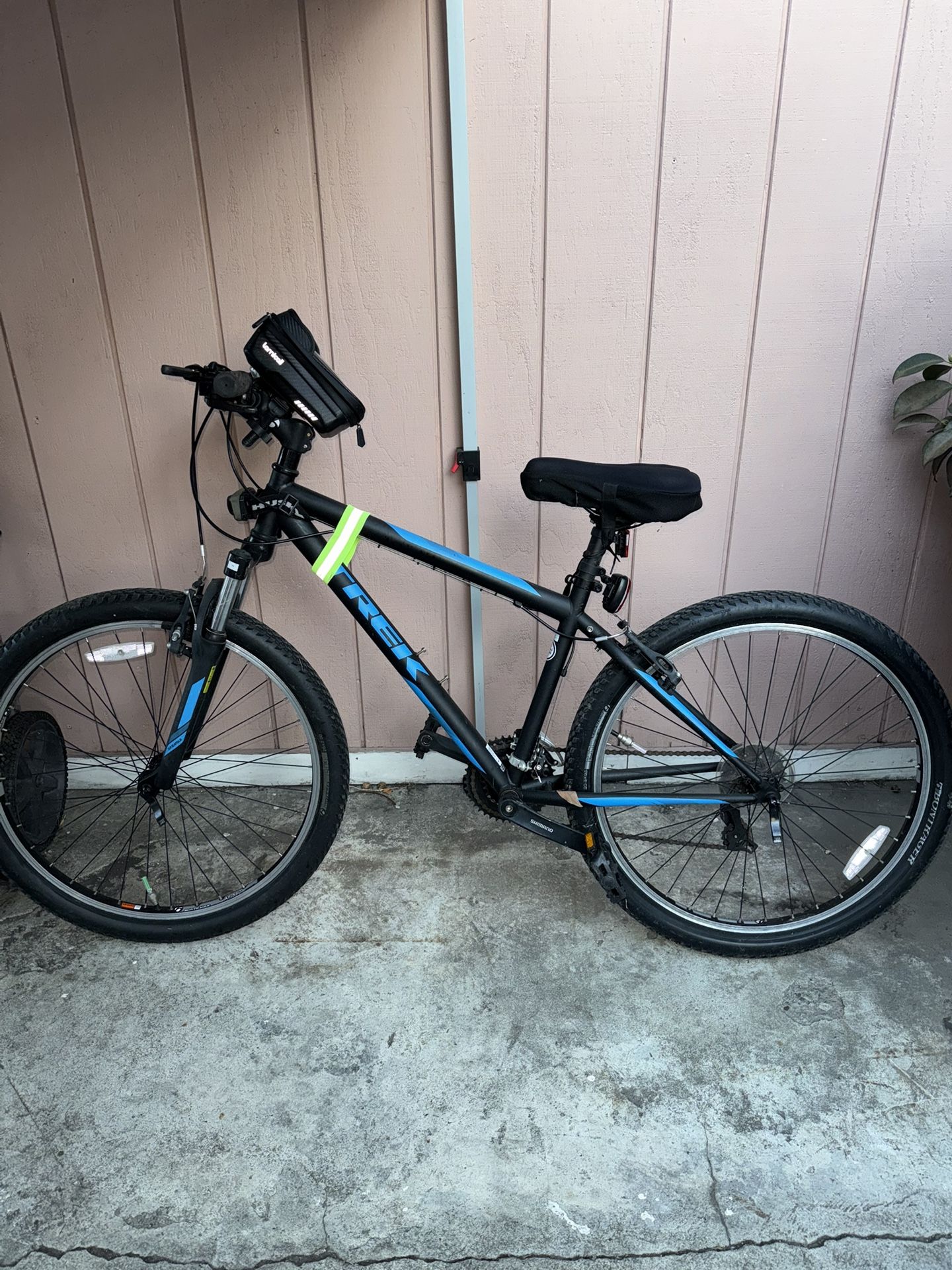 TREK 820 Mountain Bike