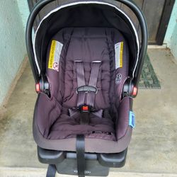 Graco Click Connect Infant Car Seat With Base 