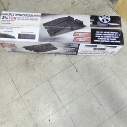 Pittsburgh 3/4 ton 6500 lb capacity 2 PC portable ram set 6" max lift height 17 degree ramp angle 35-1/2"W X8-1/2"H