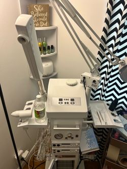 Esthetician Facial machine