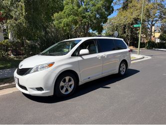 2013 Toyota sienna le