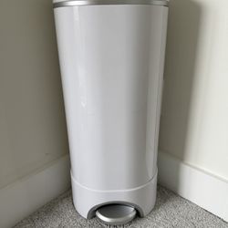 Munchkin Diaper Pail