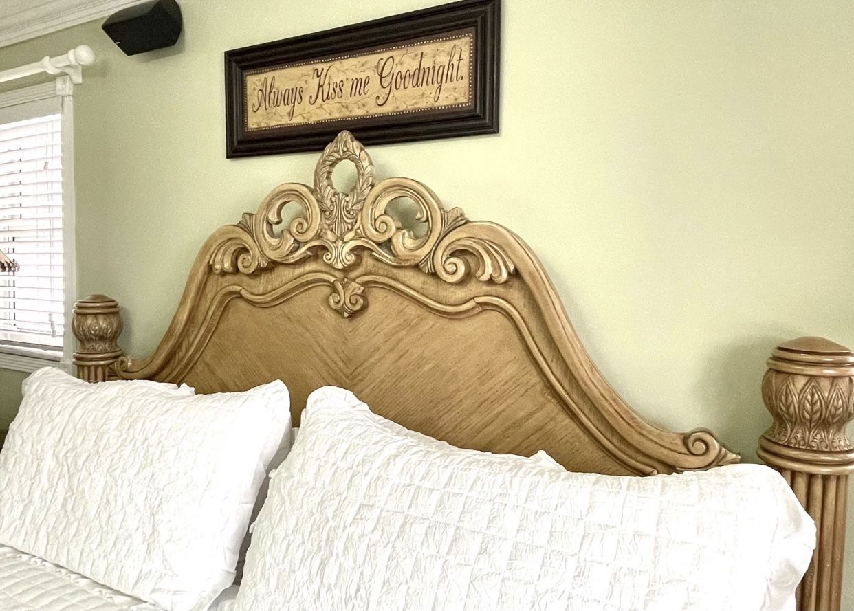 King Size La Francaise Collection Bedroom Set ( Deliver Available) 