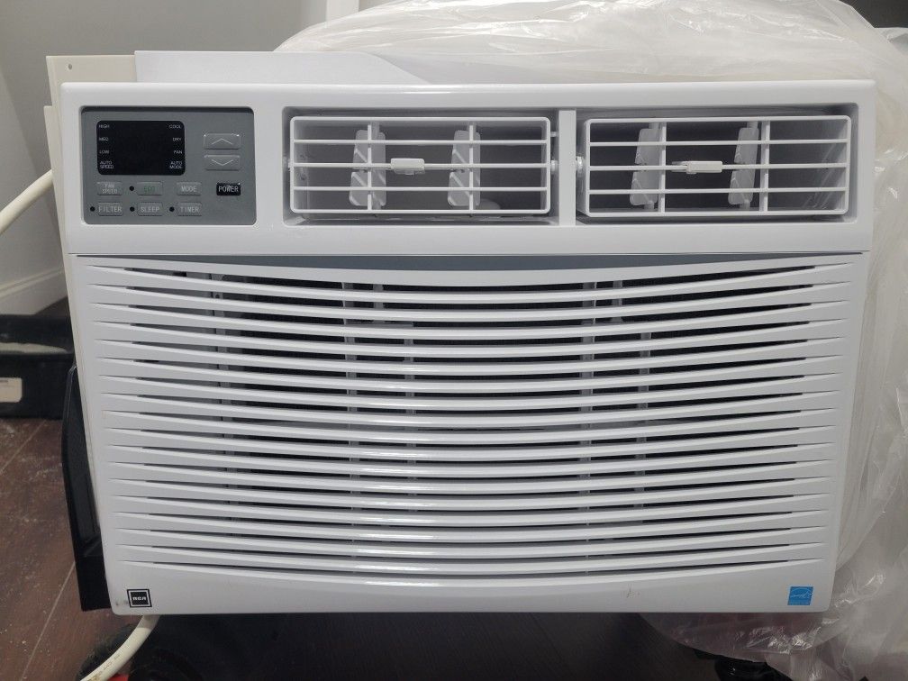 RCA 12,000 BTU 115V Window Mounted Air Conditioner & Dehumidifier