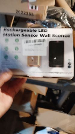 Rechargeable wall sconce