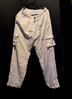 Medium Nike white cargo pants with adjustable waist and pockets