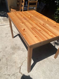 TABLE 4 CHAIRS