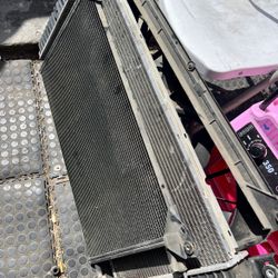 Radiator For Chevy Tahoe/ Gmc / Rallador