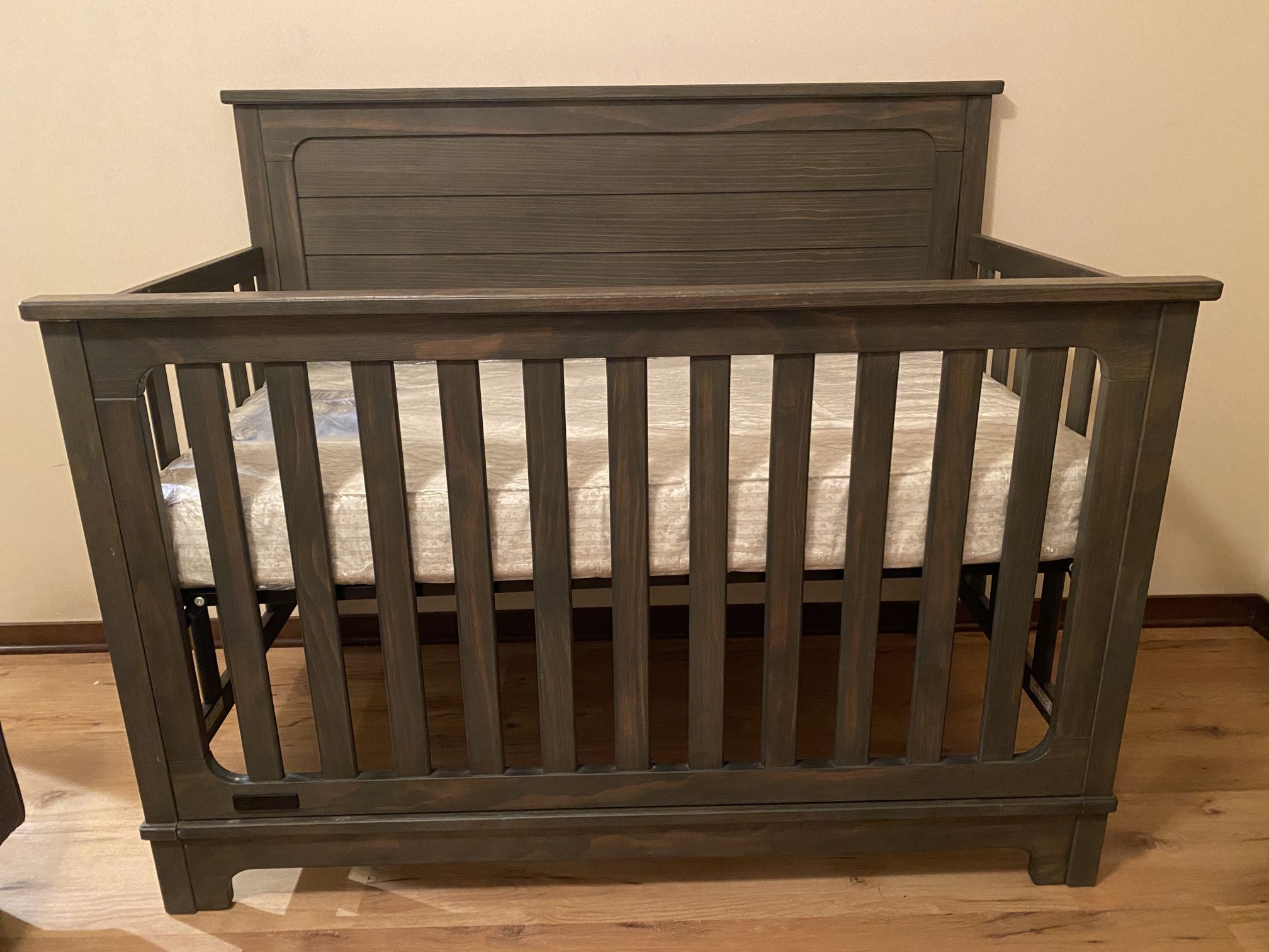 SIMMONS KIDS’ Slumbertime Baby Crib