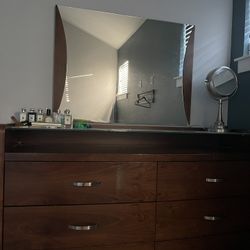 Wood Dresser With 6 Drawers And Mirror 