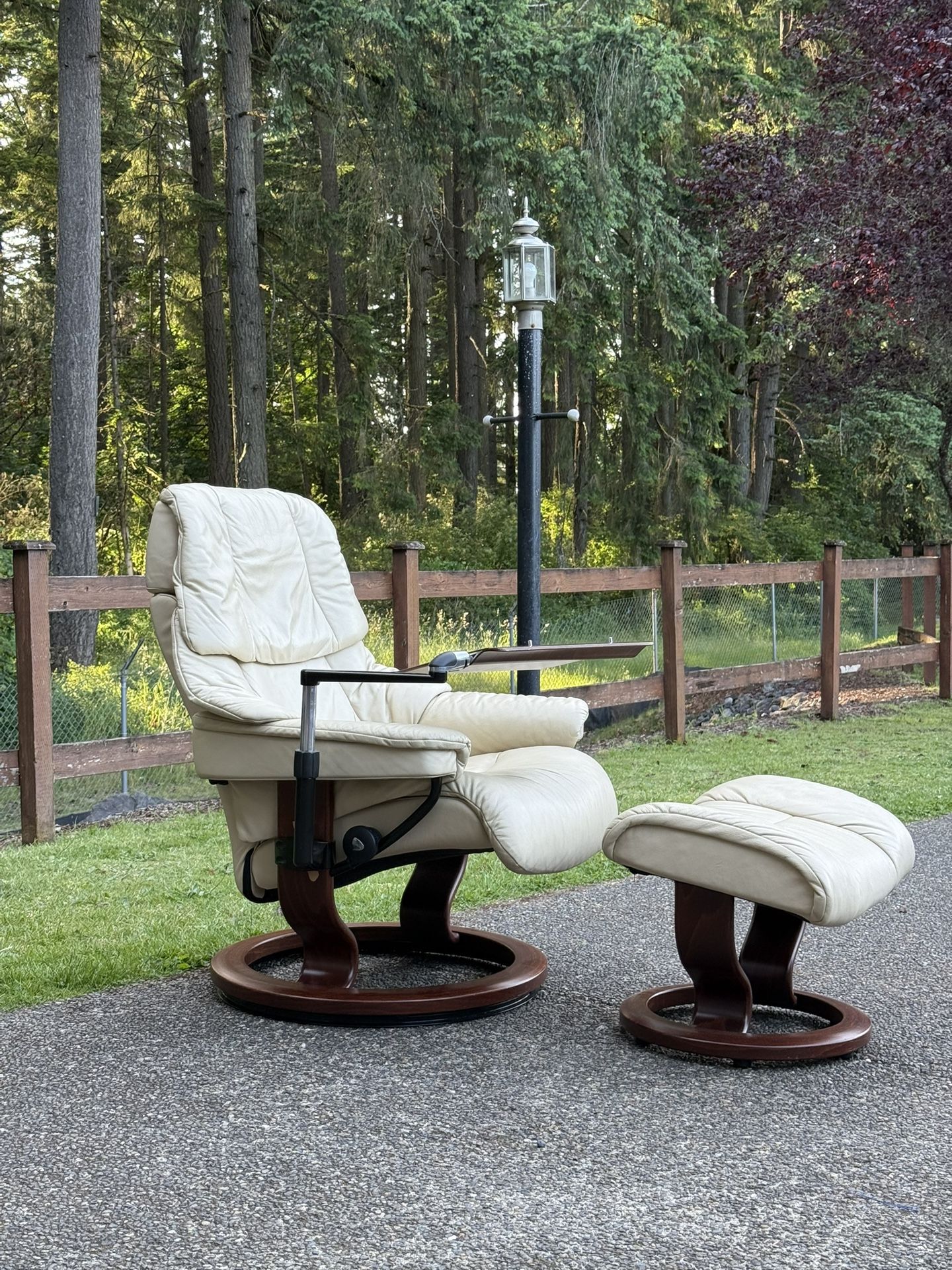 Ekornes Stressless Reno Small Chair And Ottoman