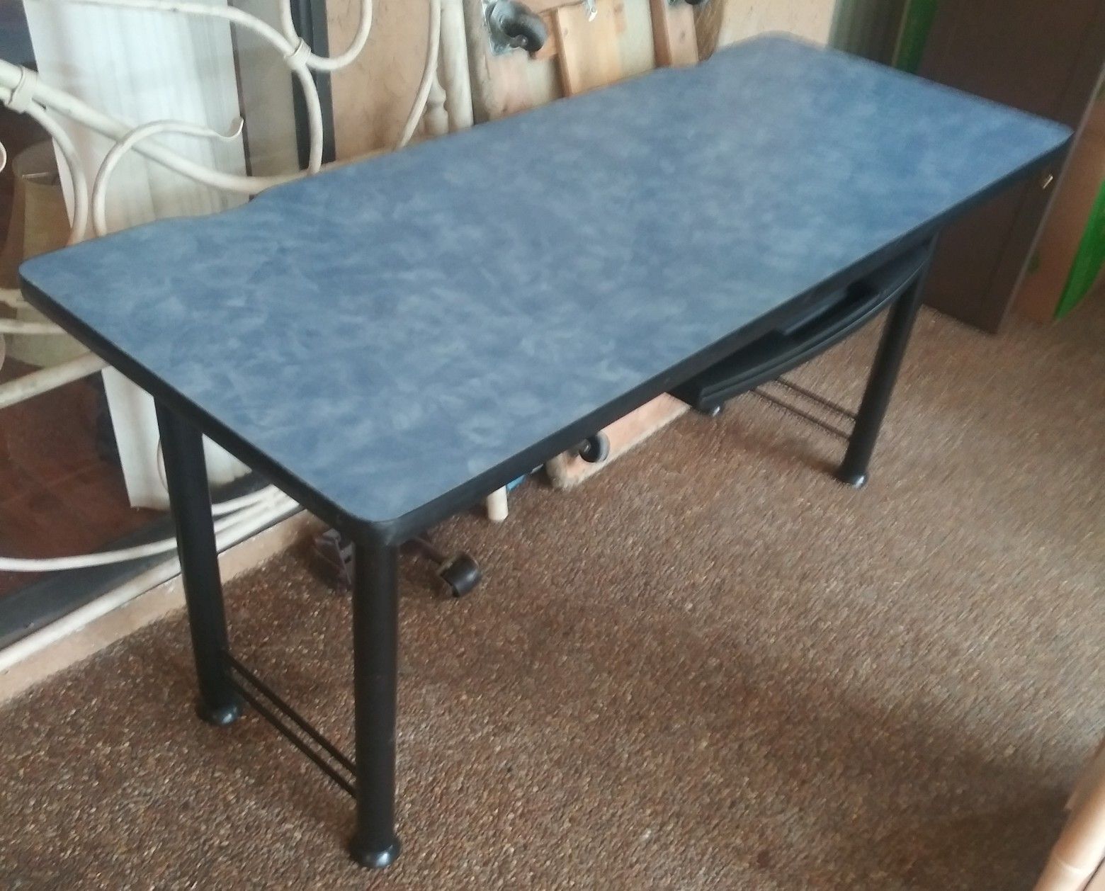 COMPUTER TABLE