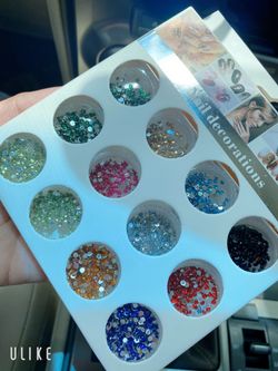 12 Rhinestone in the box. Nail art