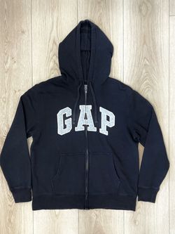 Black GAP sweater with grey letters