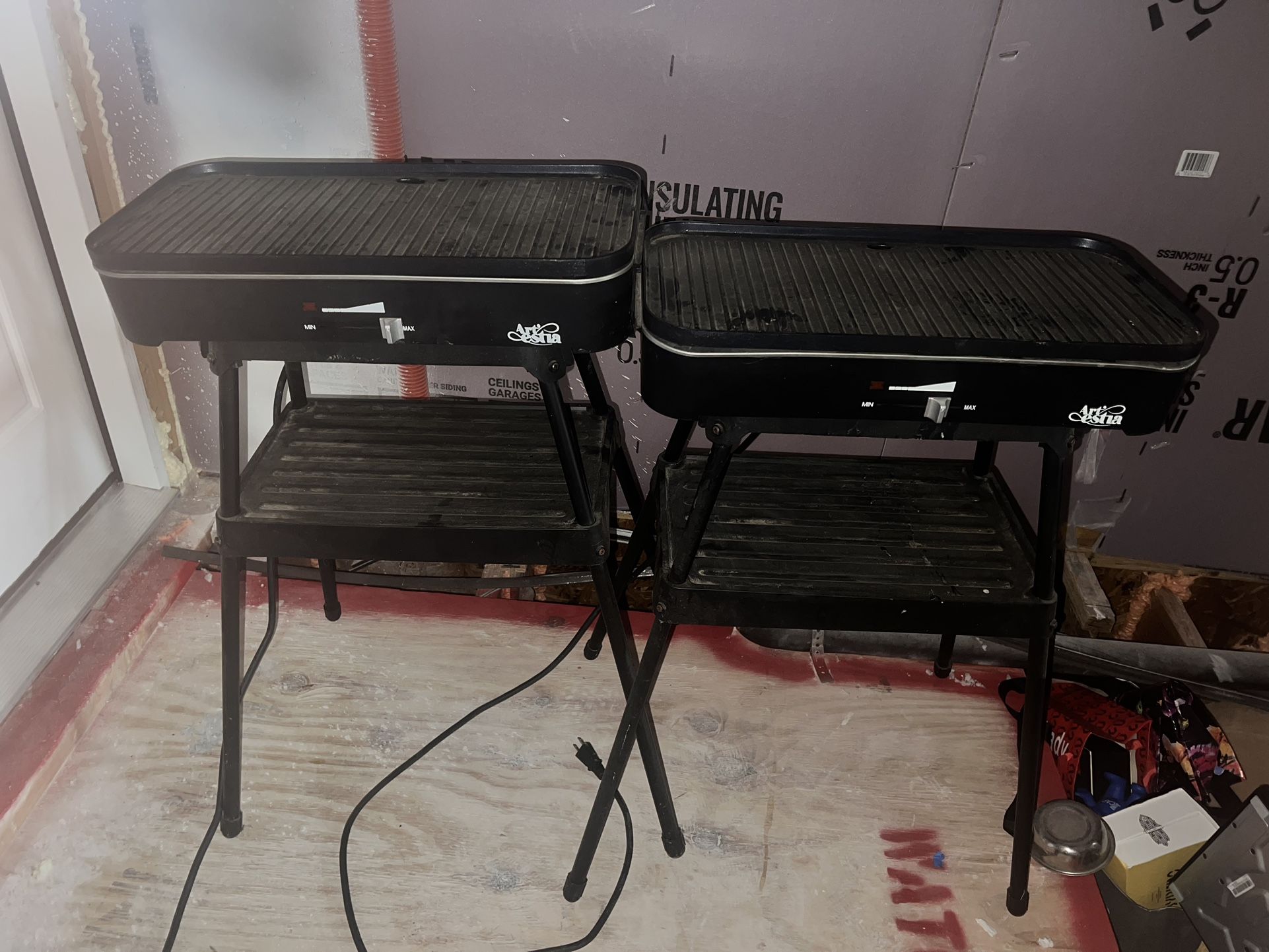 2 Small Electrical Grill 