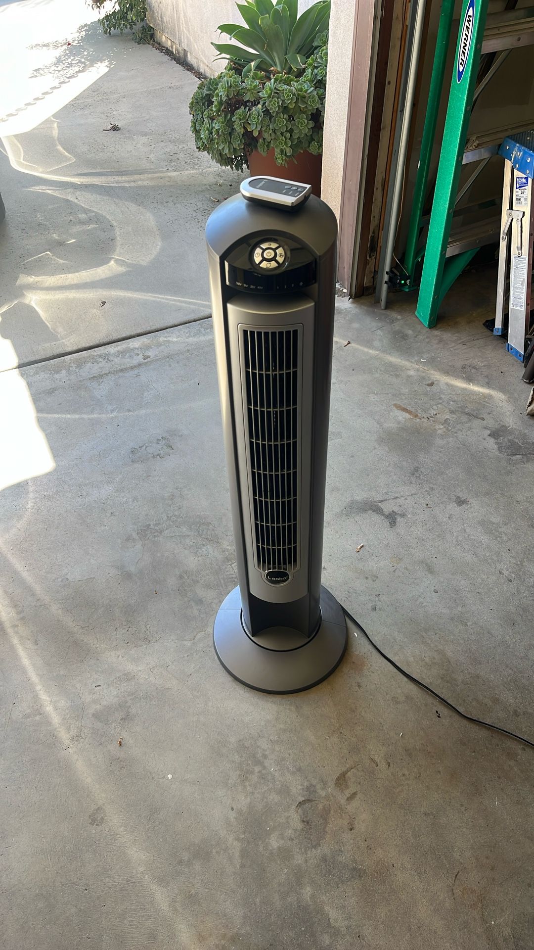 Lasko 3 Speed Tower Fan With Remote 