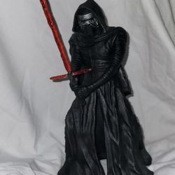 Kylo Ren Statue (The Force Awakens)