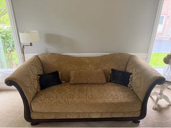 Beautiful Bernhardt French country sofa