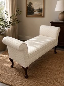 Elegant Vintage Cream Chaise Lounge – Classic Queen Anne Style
