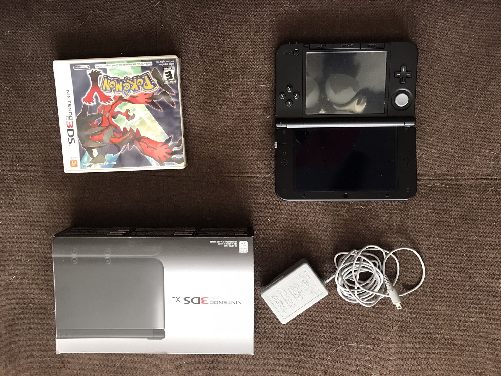 Nintendo 3DS XL w/ Pokémon Y