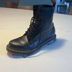 DR. MARTENS The original boot