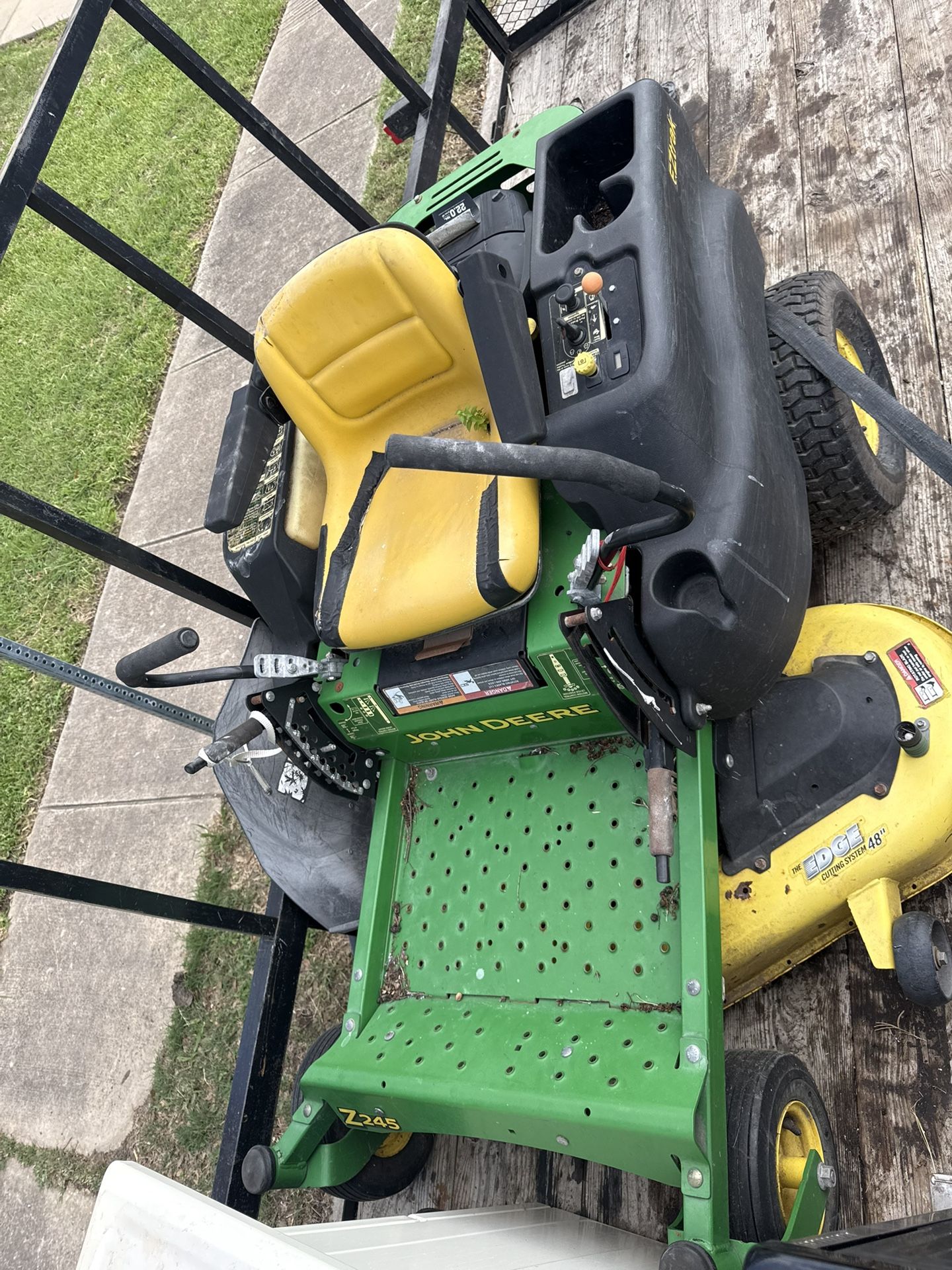 John Deere Z425 Zero Turn Mower
