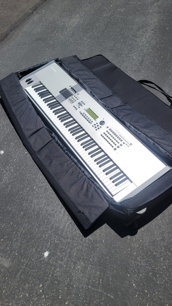 Motif 8 w/ Gig Bag