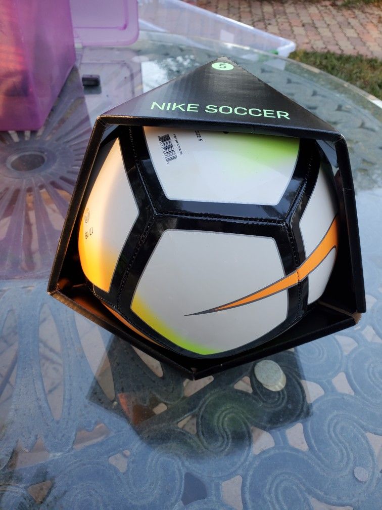 Nike soccer clearance ball size 5