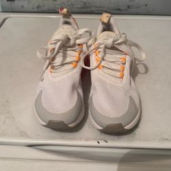 Woman Nike Air 70 Size 6 $30