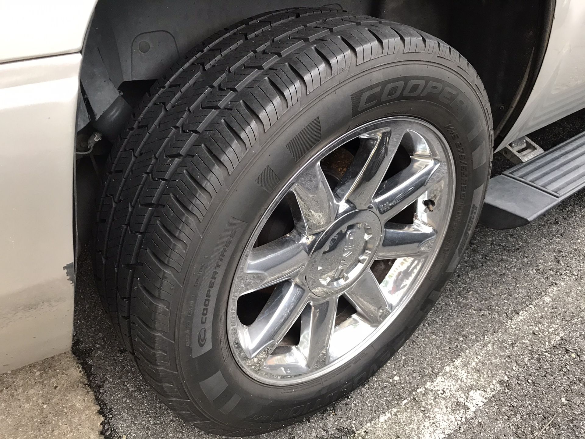 4 great tires with the rims for a Yukon