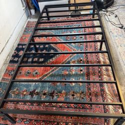 FOLDING METSL FRAME FOR BED SIZE TWIN 