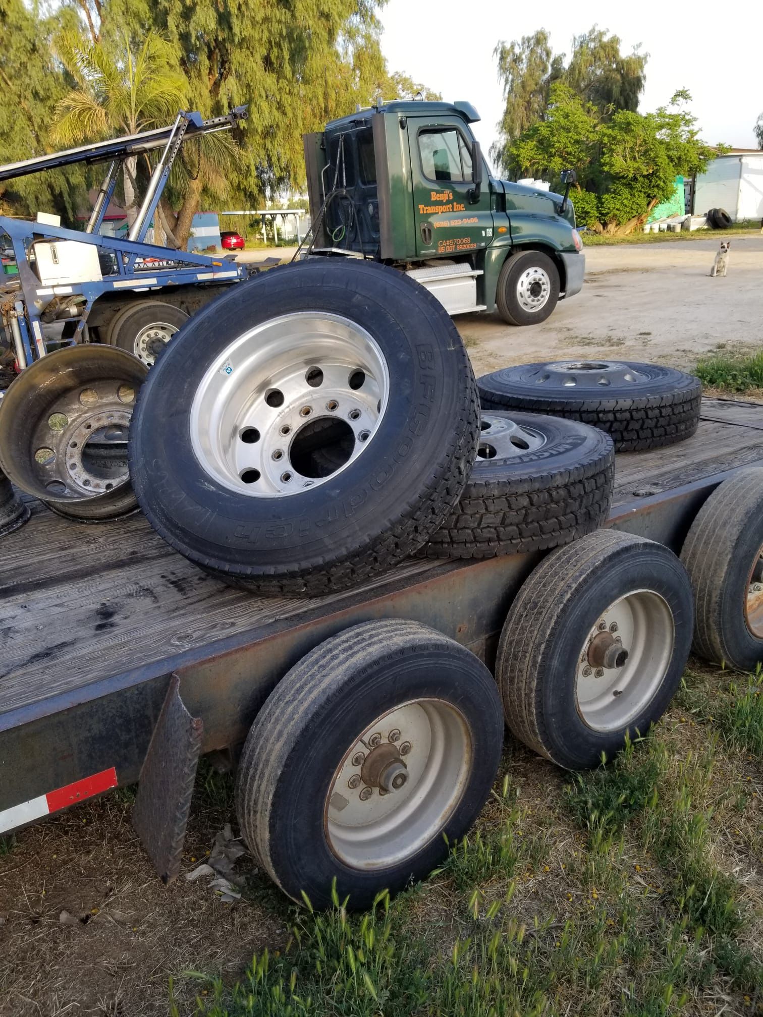275/22.5 Low Pro Tires