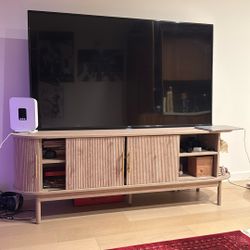 TCL 4k 58’ Inch Smart TV And TV stand / Mounting kit