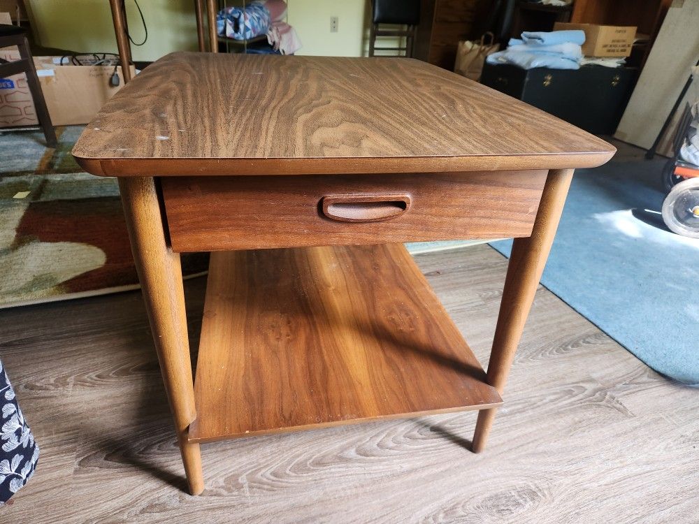 Mid Century Modern Lane End or Side Table