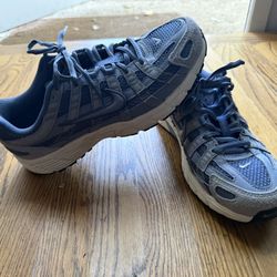 Women’s NIKE P-6000 SE Sneakers SIZE 9