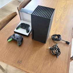 Xbox Series X + 2 Controllers 