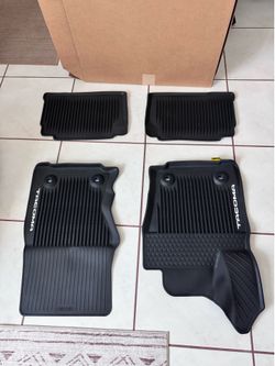 Toyota TACOMA 2024-2026 mat set NEW!!! OEM