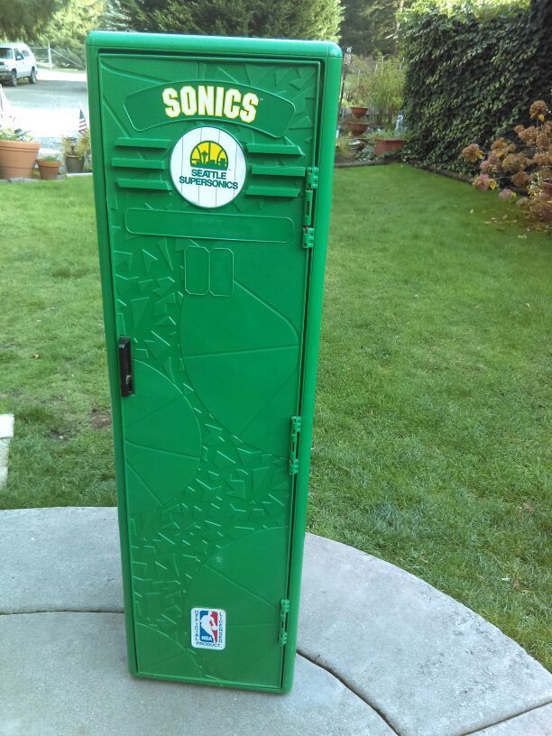 Seattle SuperSonics wall Locker